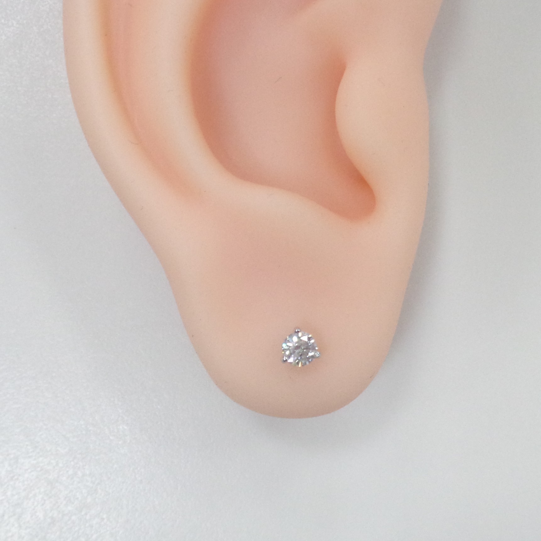 Серьги-пусеты из белого золота с бриллиантами